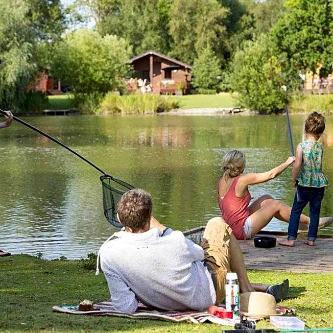 53A kingfisher court tattershall lakes luxury hot tub holidays