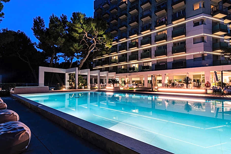 International Beach Hotel