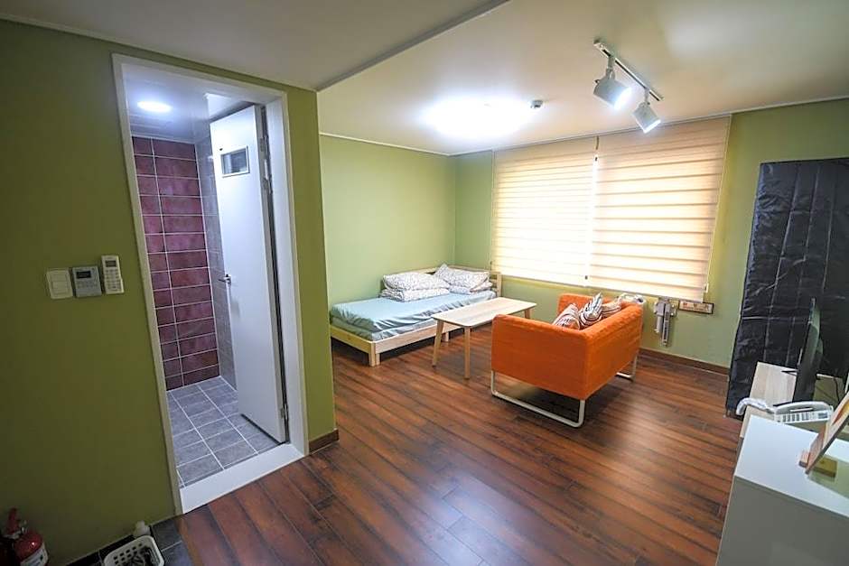 Bluehum Guesthouse