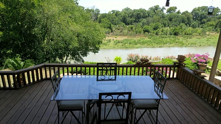 The Perry Riverhouse