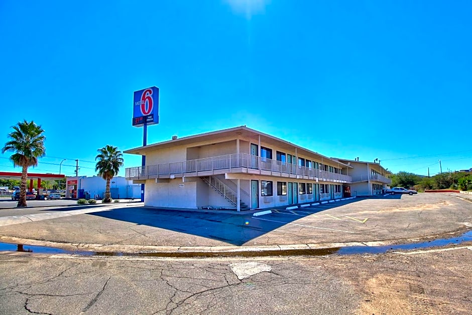 Motel 6 Nogales, AZ - Mariposa Road
