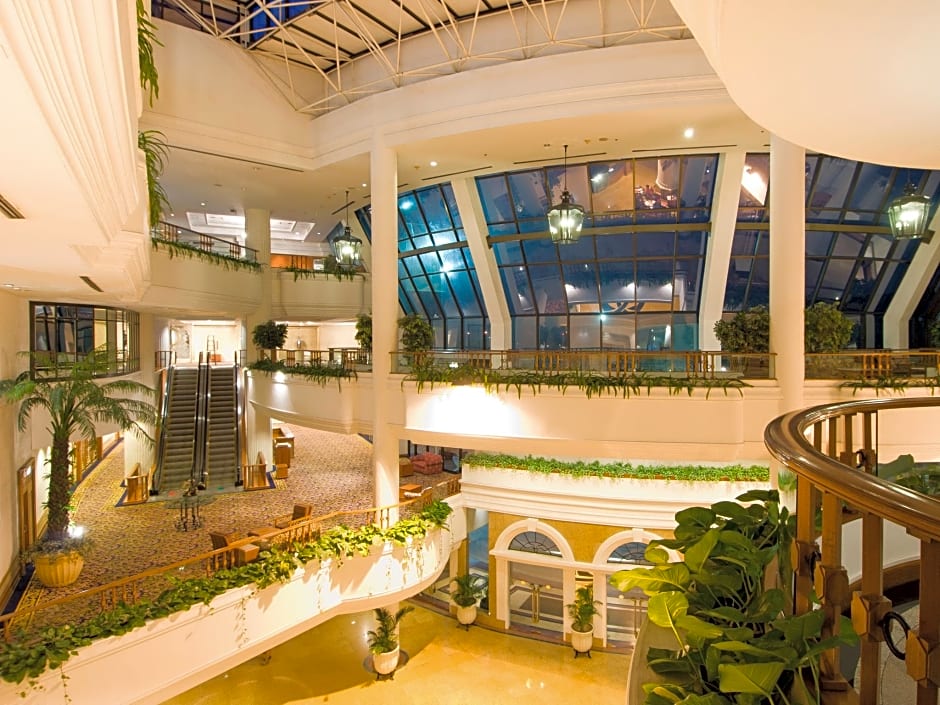 Montien Riverside Hotel