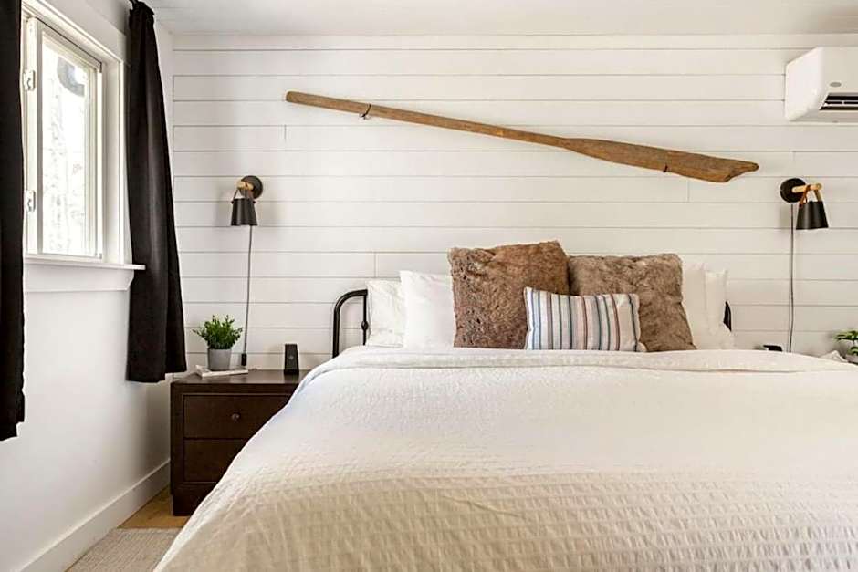 The Old Kettle Cabin with Hot Tub