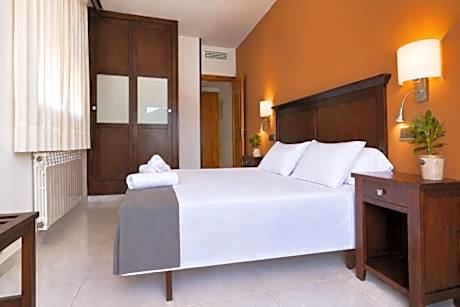 Double Room Queen Bed
