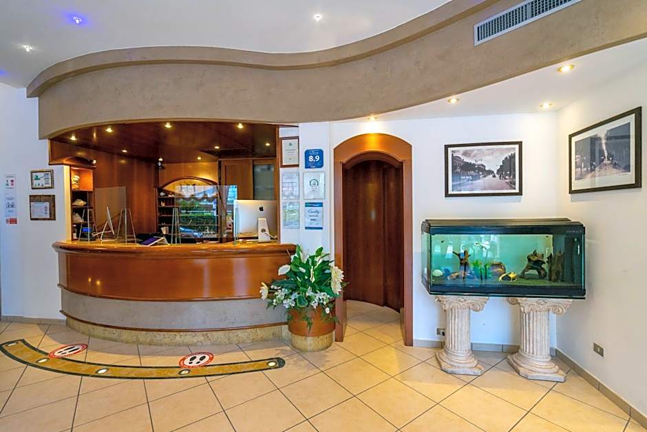 Hotel Mocambo Riccione CENTRALISSIMO AL MARE