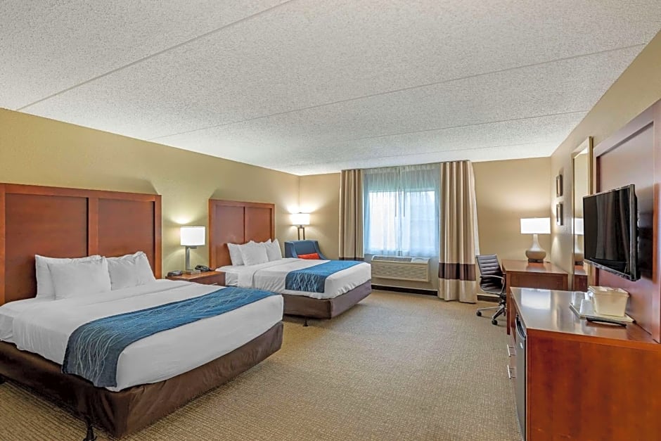 Comfort Inn & Suites Jackson - West Bend