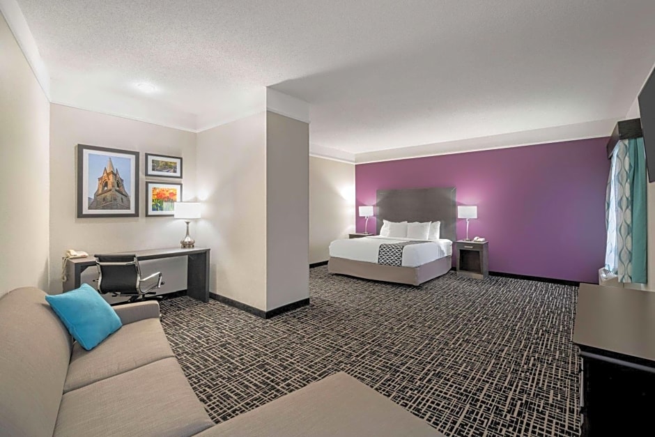 La Quinta Inn & Suites by Wyndham Albany Airport