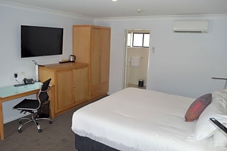 1 King Bed, Executive, Or 2 Single Beds, 50-Inch Lcd Tv, Cable Tv, Air-Conditioned, Wi-Fi
