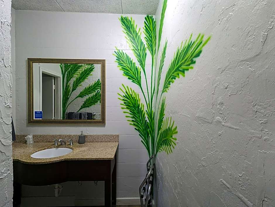 Riverboat Inn & Suites