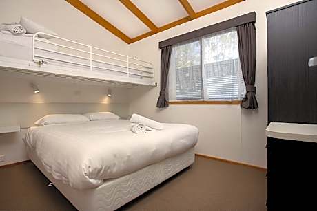 Superior Two-Bedroom Cabin (Queen & Double)