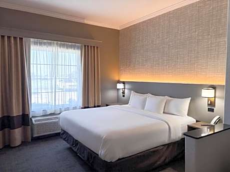 Comfort Suites Galveston Cruise Port Area - Beachside