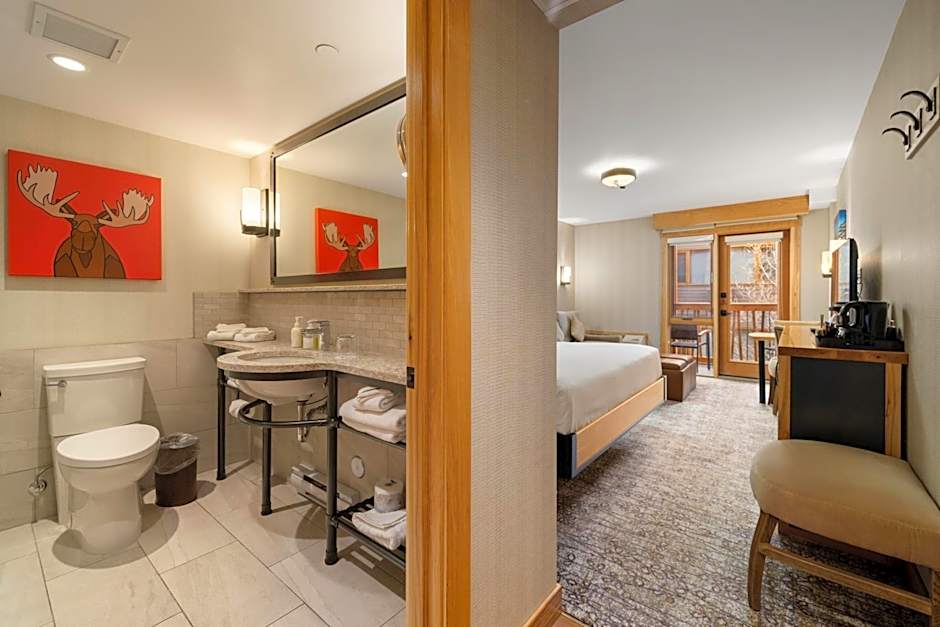 Moose Hotel and Suites