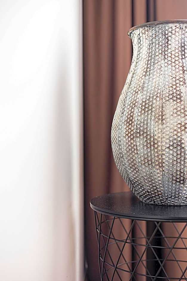 PEAK Aparthotel - Old Town - by CityHost