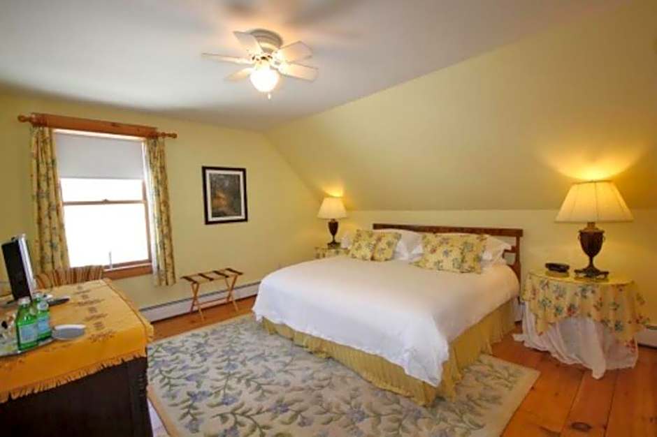 Highland Lake Inn