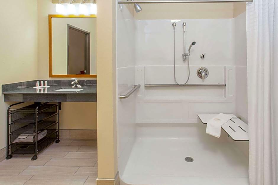 Baymont by Wyndham Grand Forks