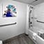 La Quinta Inn & Suites by Wyndham Houston Bush Iah South