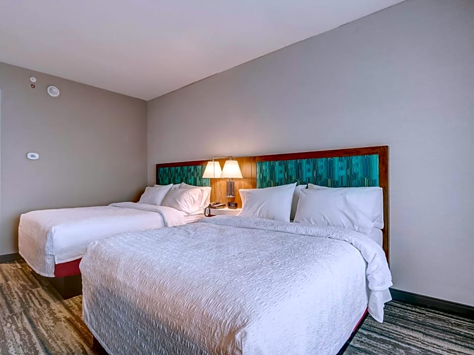 Hampton Inn & Suites Cincinnati Midtown Rookwood