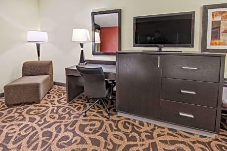 2 Double Mobility Access W/tub Nonsmoking