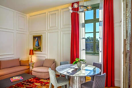 One-Bedroom Suite with Danube View