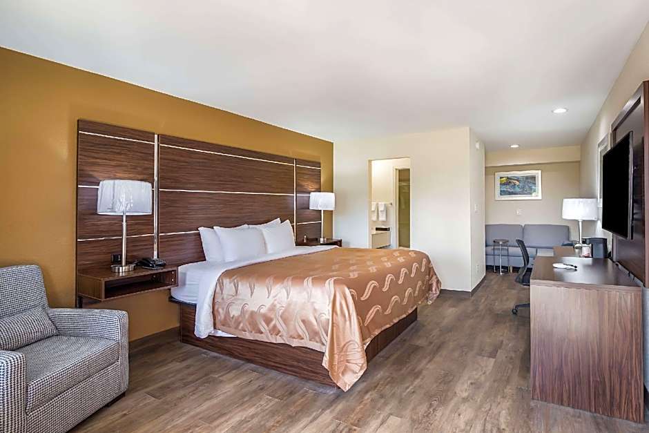 Quality Inn & Suites Suffolk West