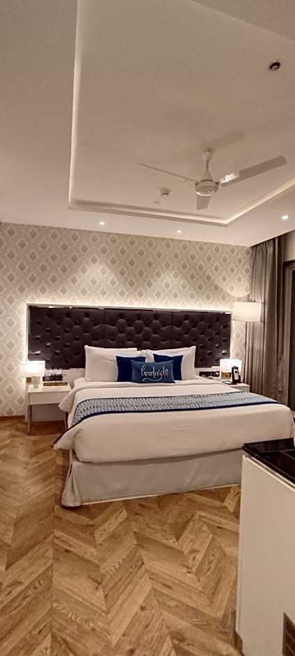 Amanora The Fern Hotels & Club