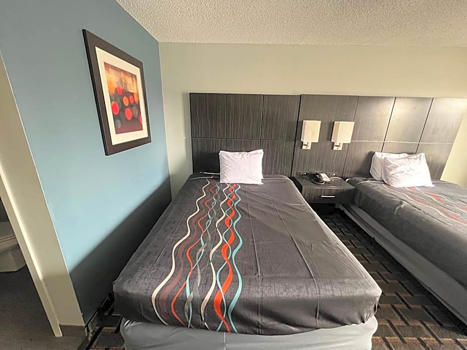 Photo 1 of 11 of Deluxe 2 Queen Beds, Smoking