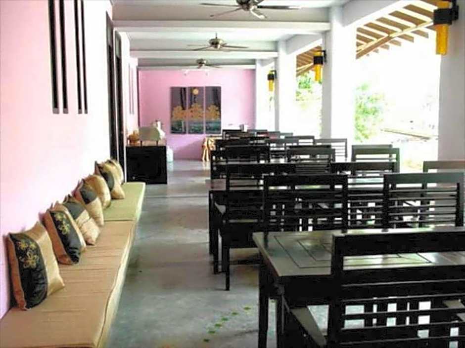 The Haleeva Aonang