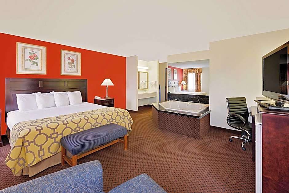 Baymont by Wyndham Battle Creek Downtown