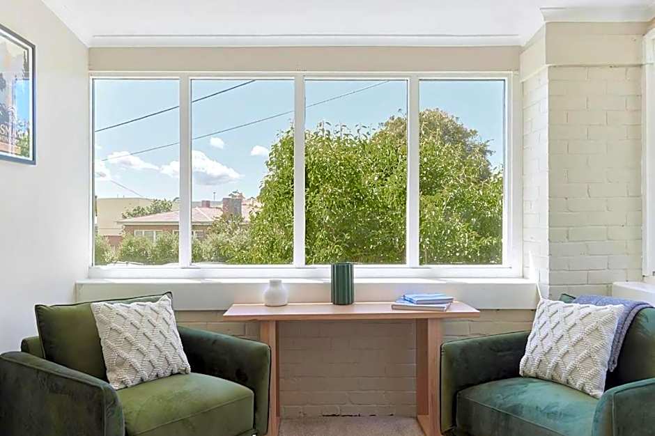 Comfort in Sandy Bay next to the Rivulet