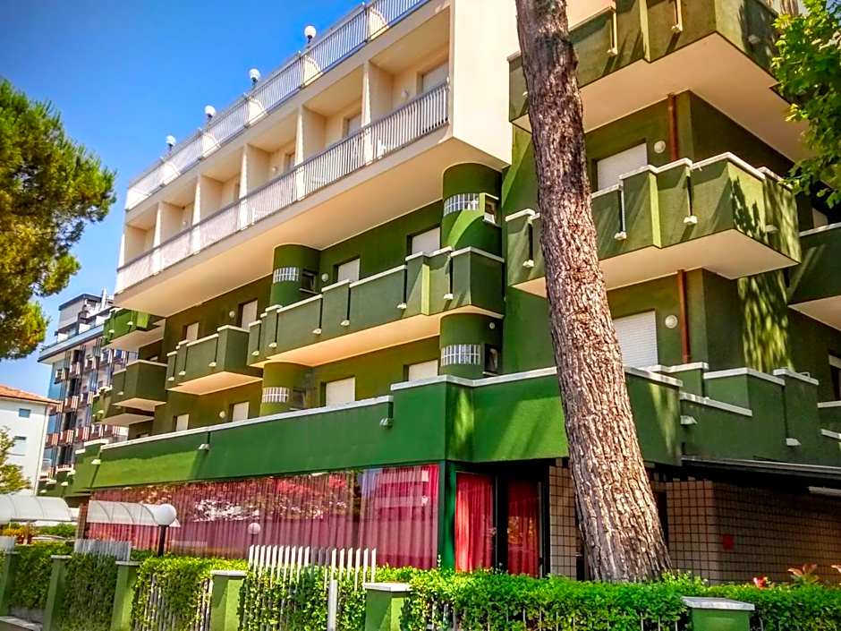 Hotel Etna - Hotel per Coppie e Famiglie con Parcheggio e Spiaggia