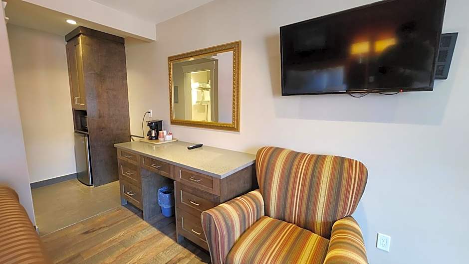 Sahara Courtyard Inn & Suites Osoyoos