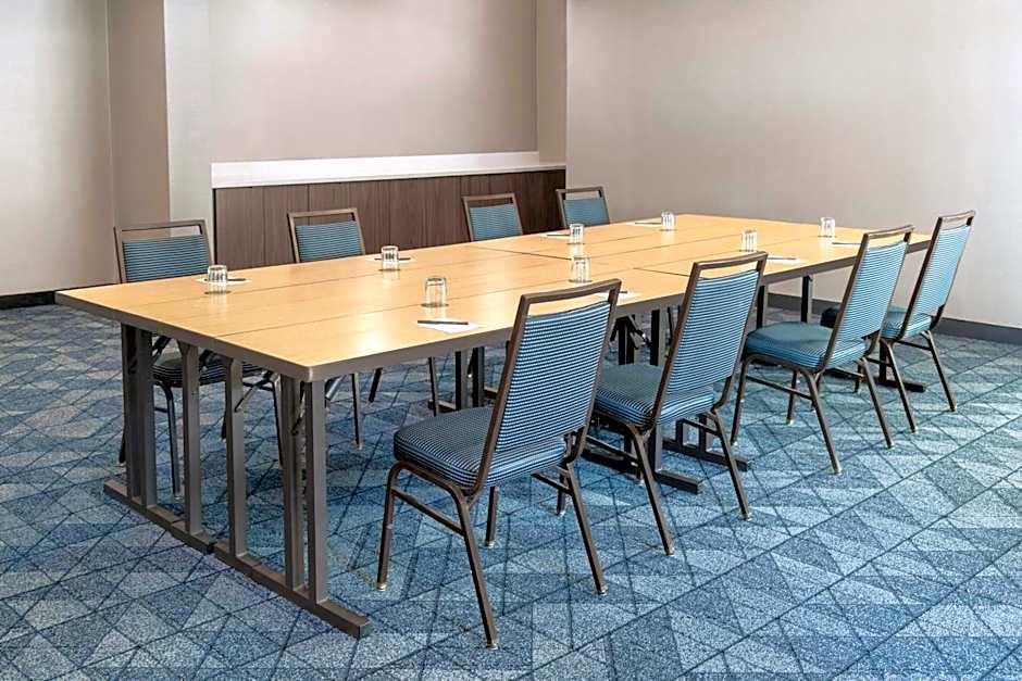 Courtyard by Marriott Cleveland Airport South