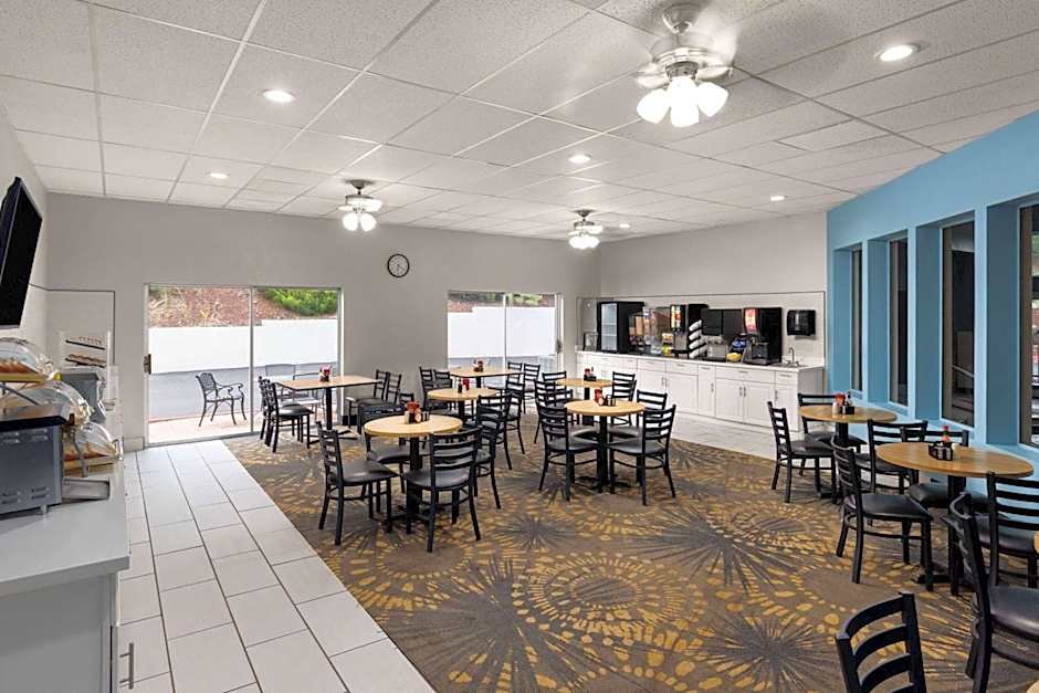 Days Inn by Wyndham Williams