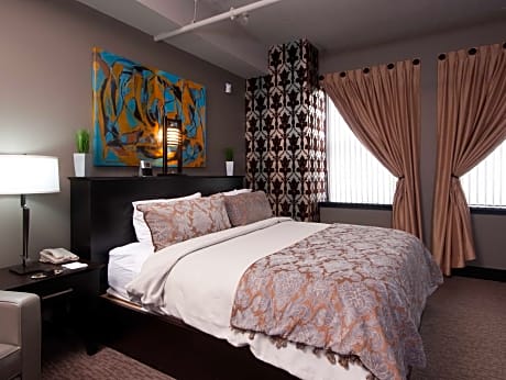 1 King Bed, Nonsmoking