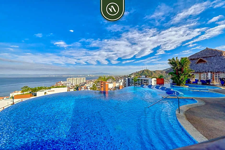 1 BR Condo - Amazing Sunsets Froom the Roof - Pool