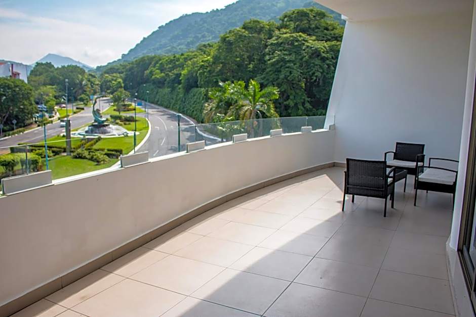 LA LOMA SUITES