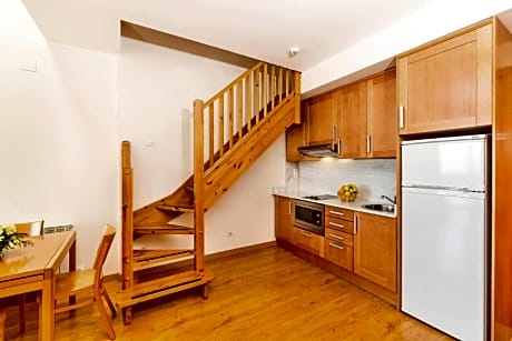 DUPLEX 2-8 PEOPLE (6 ADULTS)