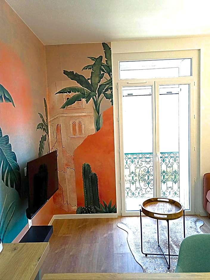 L'appart'hôtel - 1 Appartement Love Room avec Spa Privatif & Autres Appartements Standards à thèmes sans spa