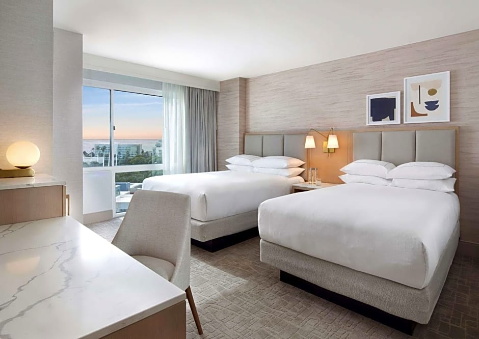 Hilton Santa Monica Hotel & Suites