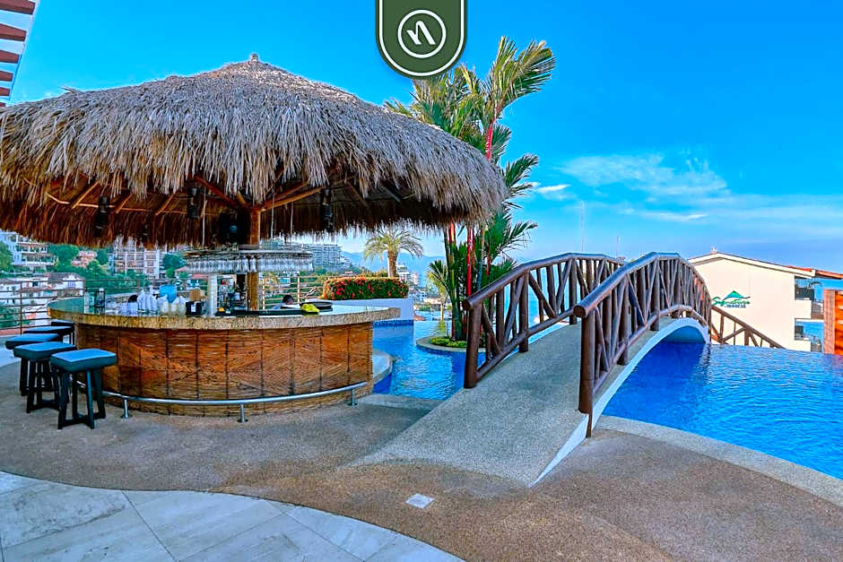 1 BR Condo - Amazing Sunsets Froom the Roof - Pool