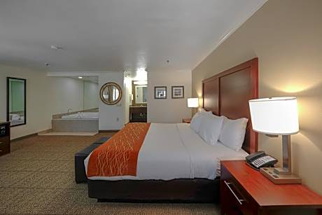 King Room with Hot Tub - Non-Smoking