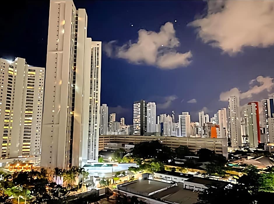 FLAT Boa Viagem - 50m da Praia - Garagem GRÁTIS - 24H CHECK IN - SEM AR CONDICIONADO