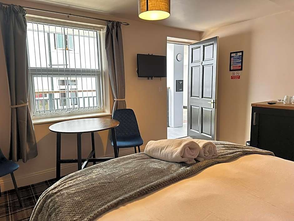 The Prince Albert Pub & Hotel with onsite FREE PARKING 2 minutes from Legoland