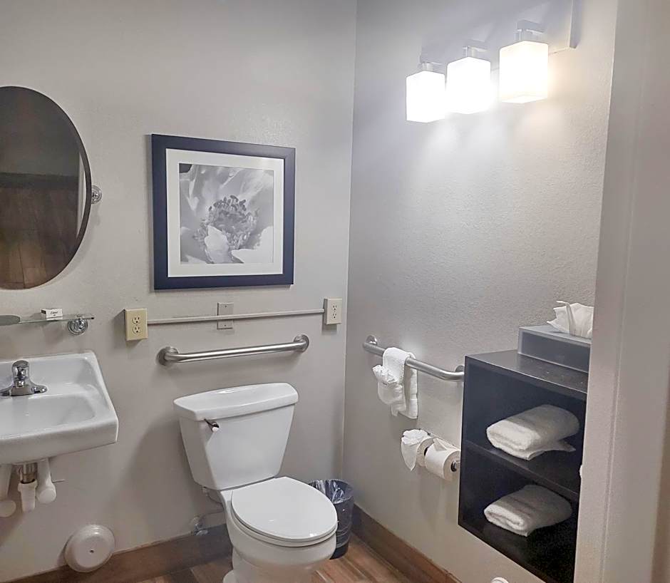 La Quinta Inn & Suites by Wyndham Huntsville Airport Madison