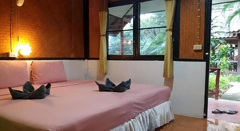Lanta Long Beach Hostel