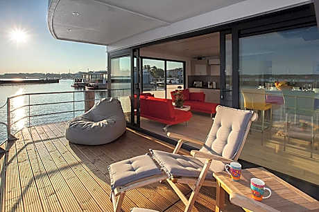 Hausboot Floating Houses Blue Active in Ribnitz-Damgarten