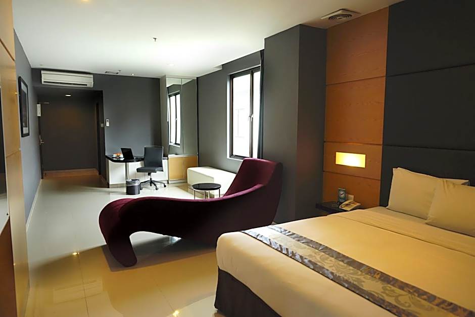 Photo 1 of 7 of Deluxe 1 Queen Bed Suite
