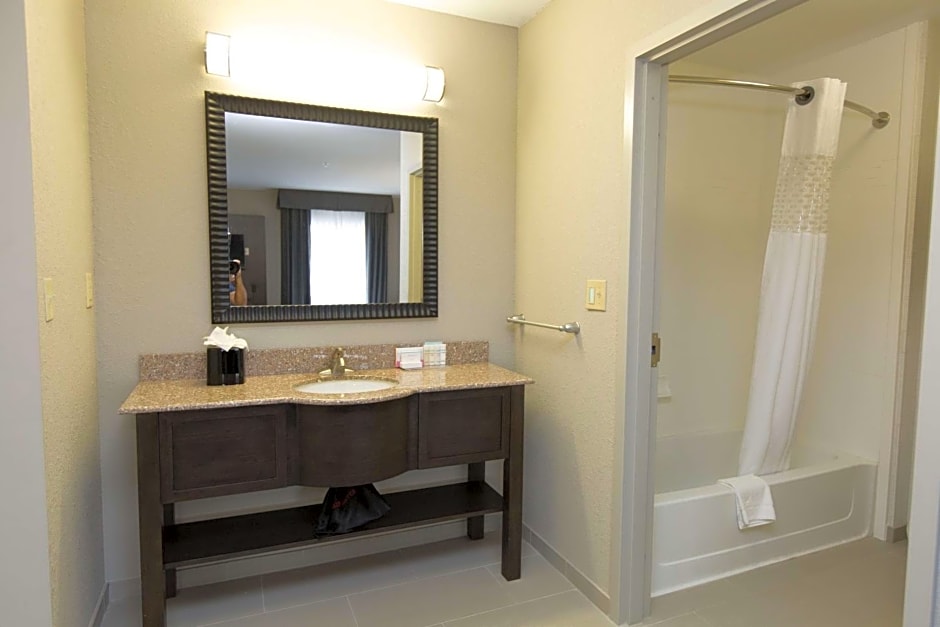Hampton Inn By Hilton & Suites Oklahoma City Airport
