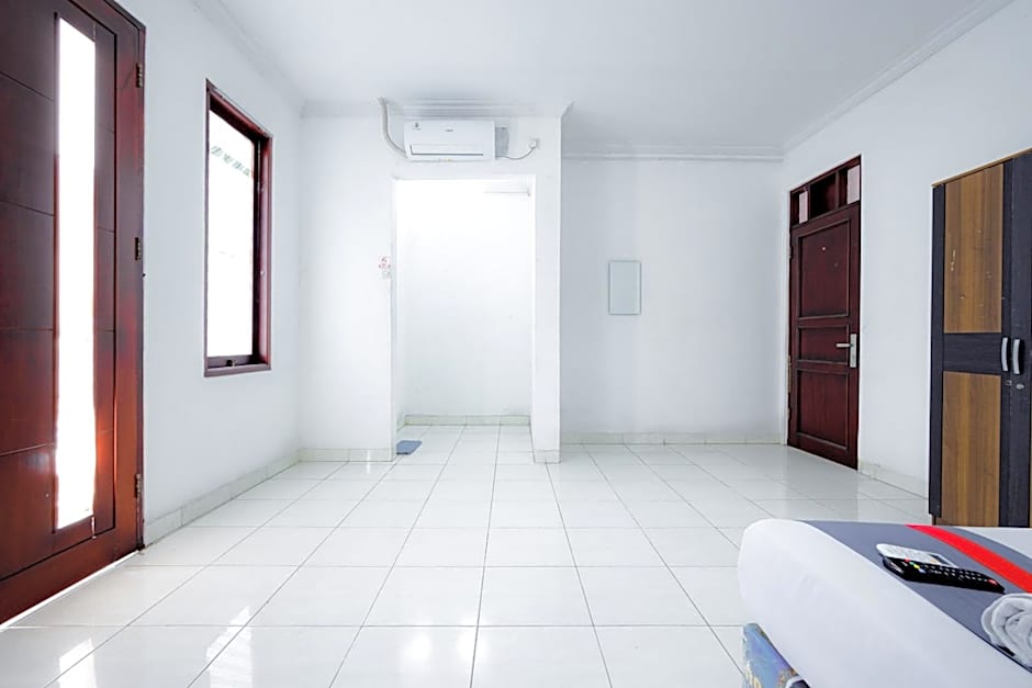 J&B Rooms Tomang Jakarta Mitra RedDoorz