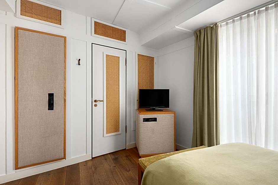 Louis Hotel